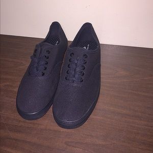 City Sneaks by Payless Canvas Sneakers 8.5